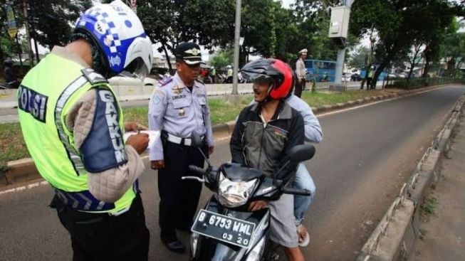 Polda Jabar Bakal Terapkan Kembali Tilang Manual pada 1 Juni