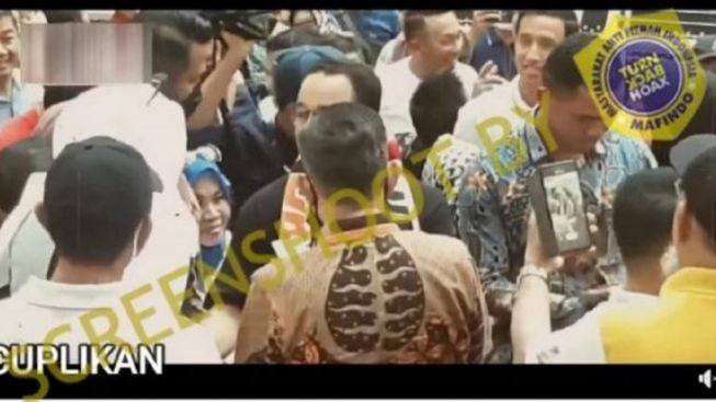 Cek Fakta: Sapanduk Anies Presiden Terpampang di Bus Konvoi Timnas U-22 Sepulang dari SEA Games 2023, Benarkah?