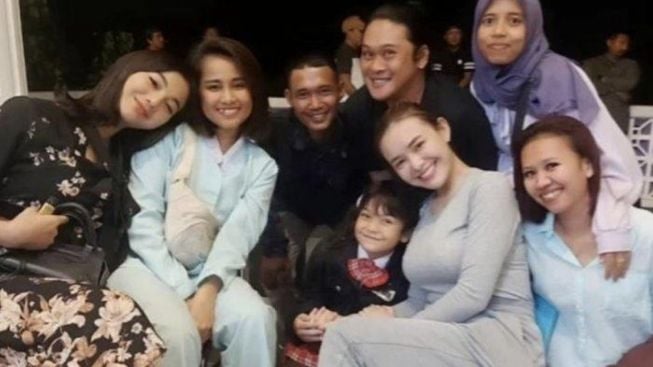 Amanda Manopo Datangi Tempat Syuting Arya Saloka, Pemeran Aldebaran Kemana Saat Andin Datang?