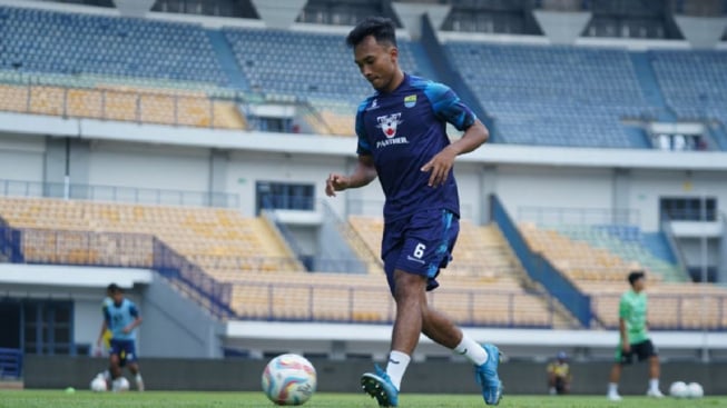 Persib Kehilangan Dua Pemain Intinya, Kakang dan Robi Darwis Hengkang