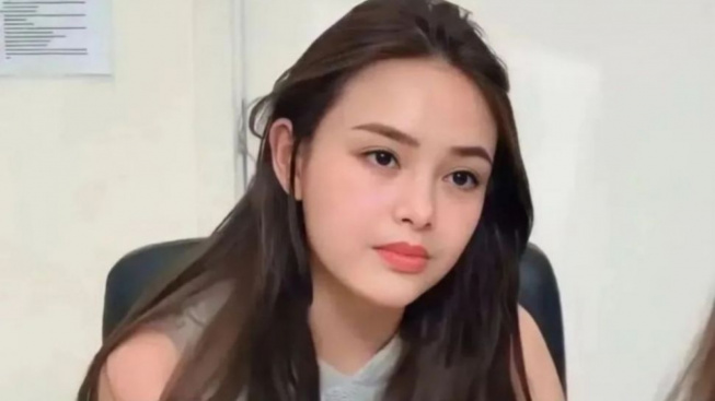 Cek Fakta: Amanda Manopo Disuapi Kue Plus Dikasih Cincin Berlian sama Arya Saloka