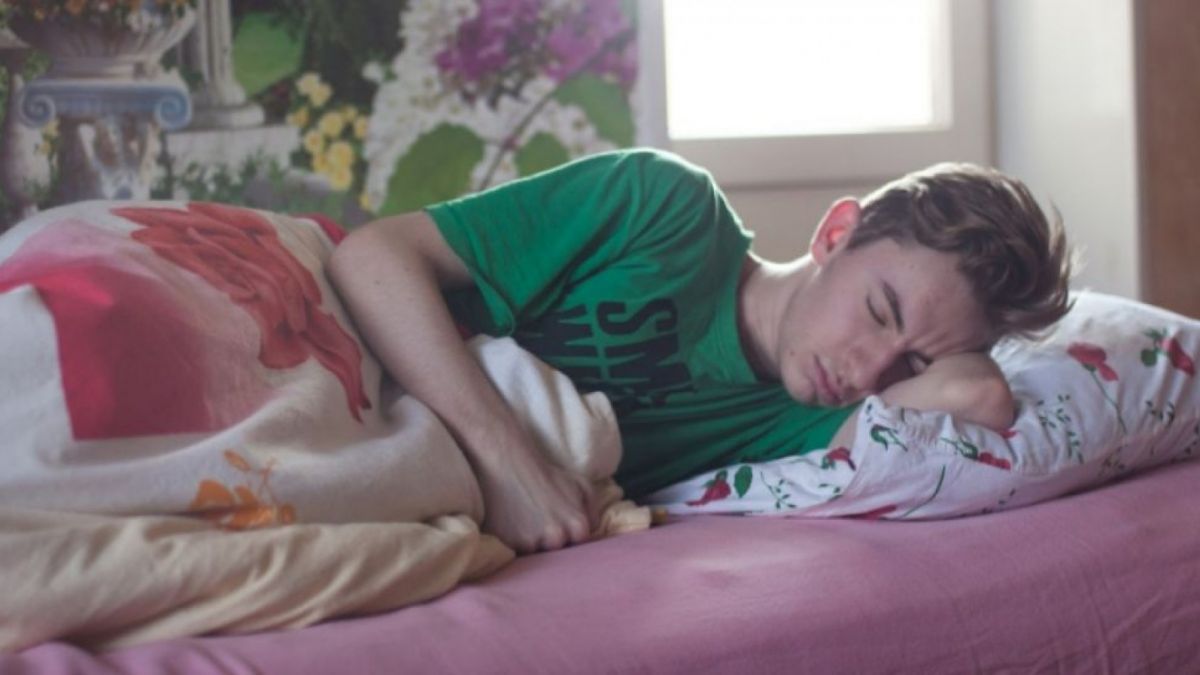 Ilustrasi pria tidur nyenyak (Pexels/John-Mark Smith) [Suara.com]