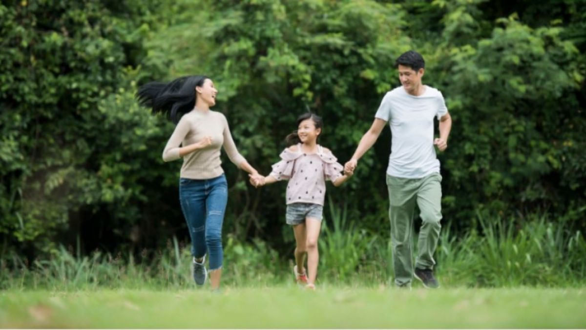 ilustrasi anak dan orang tua.[freepik.com/jcomp] [freepik.com/jcomp]