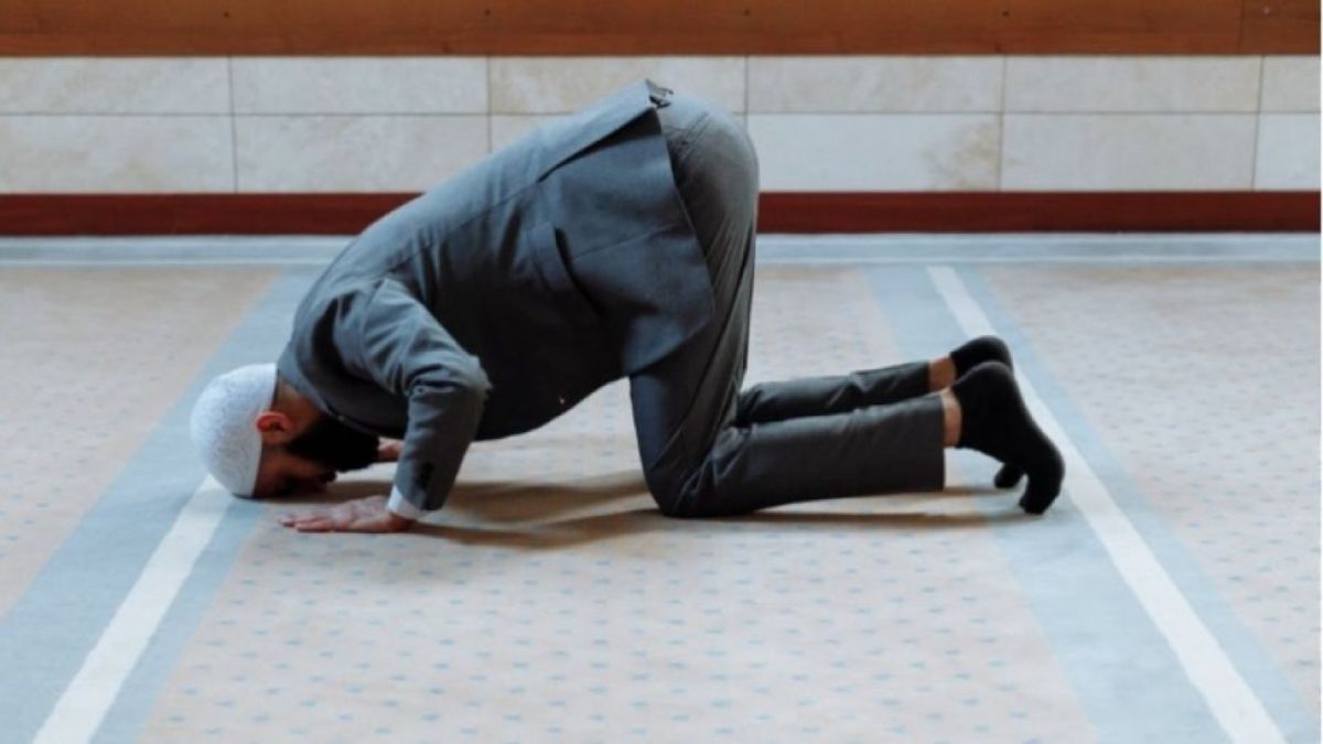 Ilustrasi sholat, sujud, niat sholat tahajud (pexels)