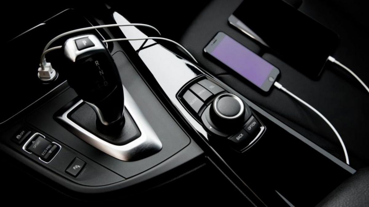 Charger mobil [Shutterstock]