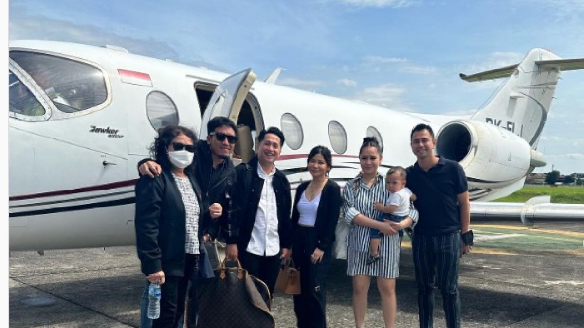 Raffi Ahmad dan Nagita naik jet pribadi [akun @rafinagita1717]