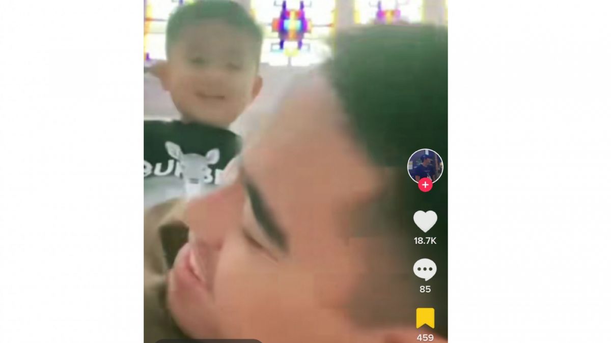 Panembahan Al Nahyan saat duduk di badan Kaesang [Tiktok]