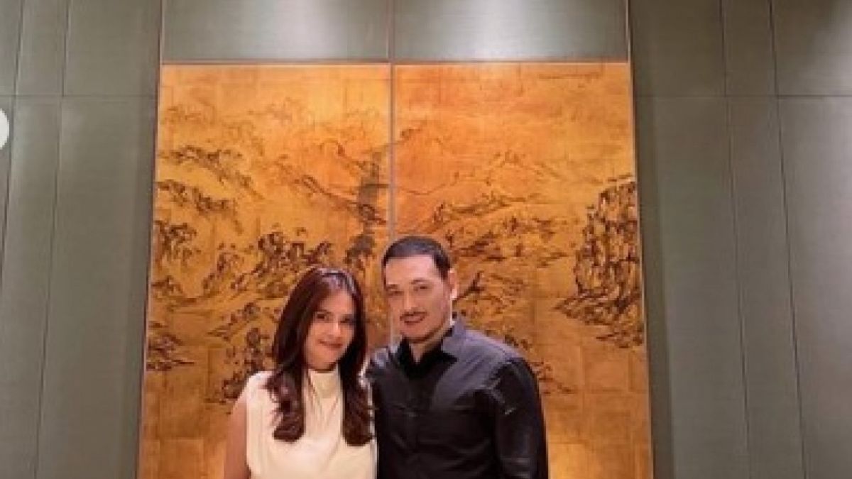 Cut Tari dan suami [Instagram]