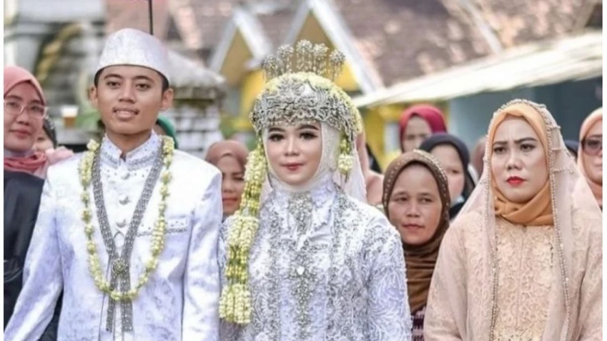 Norma Risma saat menikah yang didampingi ibu kandungnya [Tiktok]