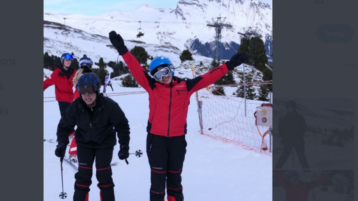 Erina dan Kaesang maen ski. [Twitter @shallhar.]