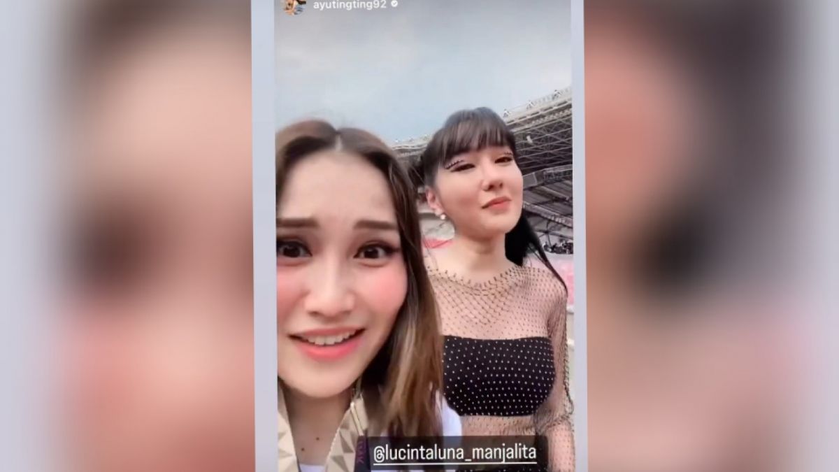 Ayu Ting Ting dan Lucinta Luna di konser BLACKPINK