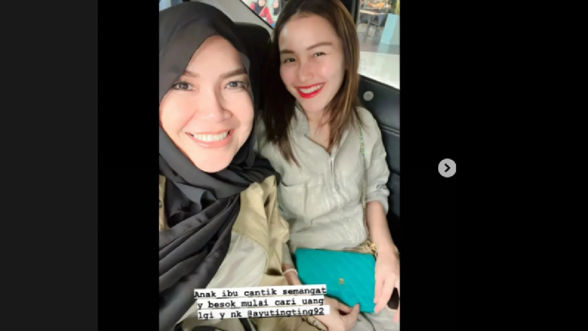 potret Umi Kalsum dan Ayu Ting Ting [instagram/lambe__danu]