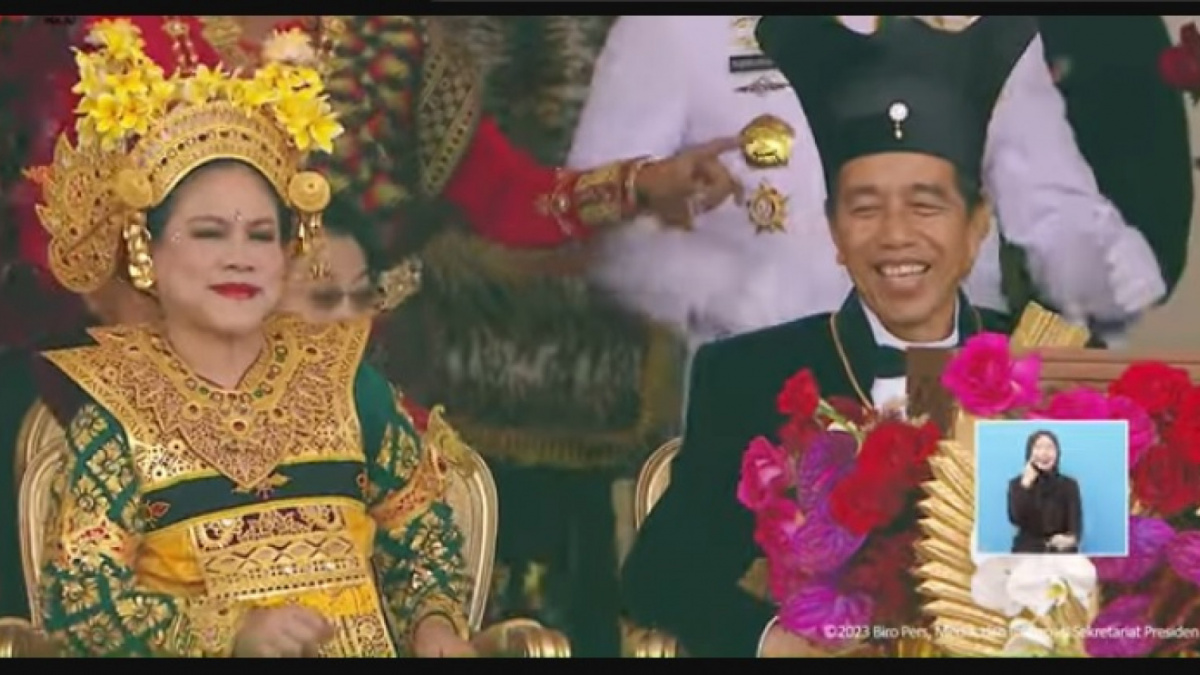 Ibu Negara Iriana joget lagu Rungkad di upacara HUT ke 78 RI di Istana Merdeka, Kamis (17/8/2023). [Tangkapan Layar YT SETPRES]