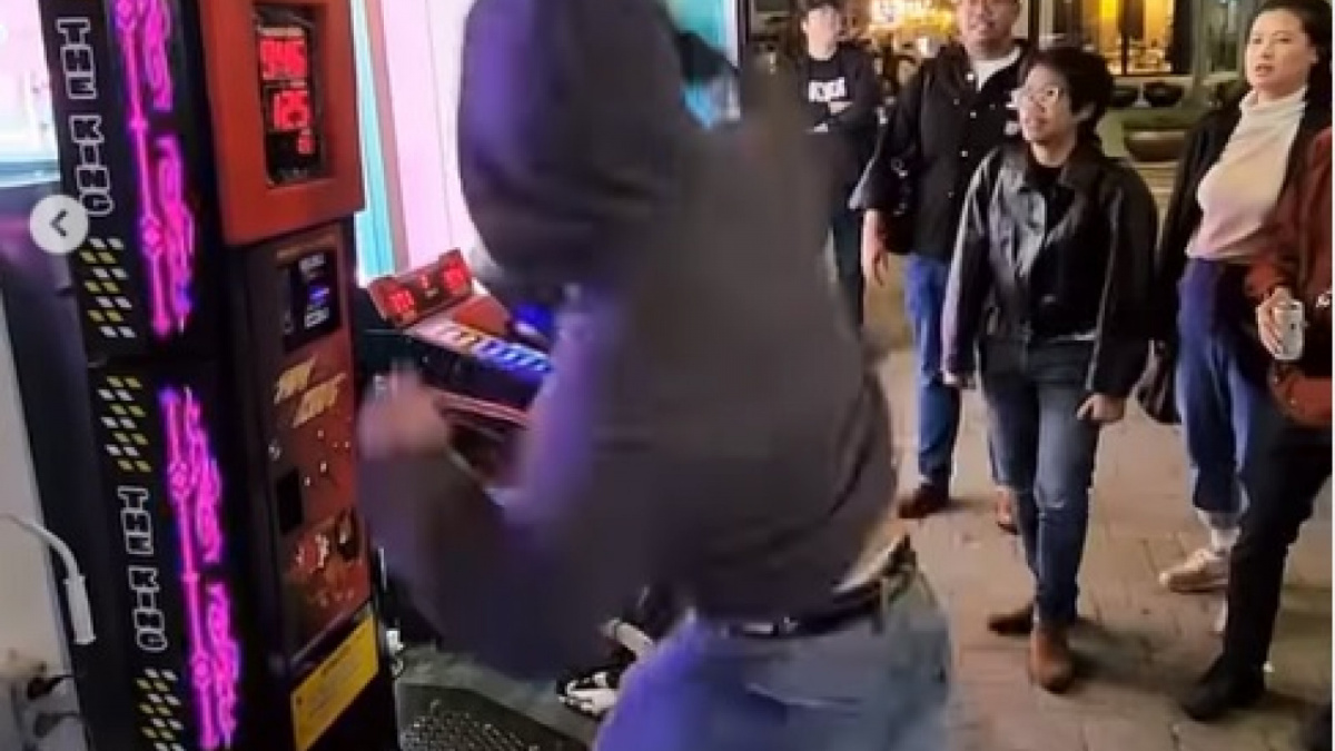 Jefri Nichol Pecahkan Rekor Sebuah Mesin Tinju di Korea [(Instagram)]