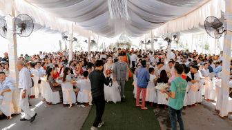 Viral Video Momen Pria dan Anaknya Datang ke Pernikahan Sang Mantan Istri, Netizen Heboh Berkomentar