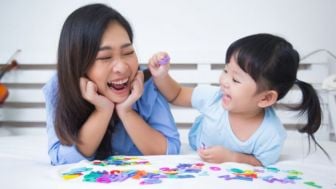 6 Tips Menghadapi Anak Ekstrovert, Bunda Harus Percaya Diri