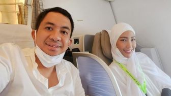 Ayu Dewi Mesra dengan Regi Datau Saat Foto Bareng Geng Artis, Netizen: DC Makin Panas