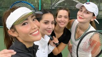 Ayu Dewi Akui Sangat Berisik saat Main Tenis, Warganet Malah Ramai Sindir Denise Chariesta