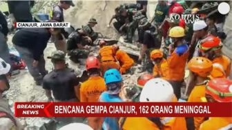 Lagi Salat, Ibu Hamil 9 Bulan Tertimpa Rumah 2 Lantai yang Ambruk Saat Gempa Cianjur