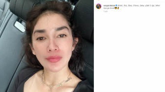 Ussy Sulistiwaty Selfie Pamer Kalung Emas dengan Nama Anak, Kode Tutup Pabrik?