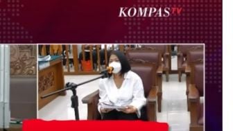 Saksi Ungkap Putri Chandrawathi Nangis Saat Diinterogasi hingga Sebut Ada Seseorang yang Memegangnya