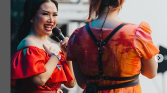 Duet di HITC, Stephanie Poetri Tanya Soal Lagu Sang Dewi ke Titi DJ: Ini tentang Siapa Ya Sebenernya?