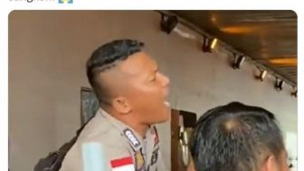 Nyanyi Lagu Anime Lawas, Penampilan Totalitas Polisi Ini Jadi Sorotan Publik: Sungkem sama Bapaknya