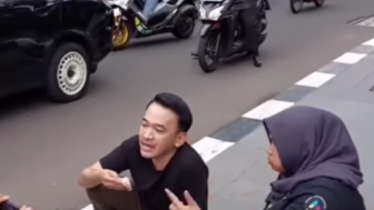 Ruben Onsu Terlihat Asik Makan di Pinggir Jalan, Netizen Ngamok: Pembodohan!