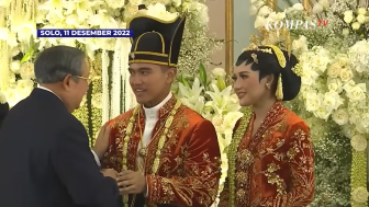 Asyik Bercanda dengan Erina Gudono, Kaesang Pangarep Lekas Ambil Posisi Siap Saat Kedatangan SBY: Langsung Mode Serius