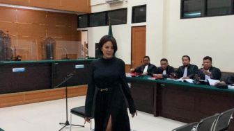 Super Modis, OOTD Nikita Mirzani Hadiri Sidang Lanjutan Jadi Sorotan