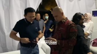 Viral, Momen Ahok Bertemu Ahmad Dhani, Ngobrol Santai hingga Tukeran Nomor HP