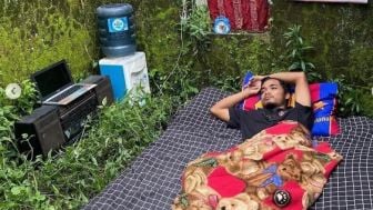 Bikin Bergidik, Seniman Ini Bikin Kamar dengan Konsep Alam: Tinggal Tunggu Hewan Melata