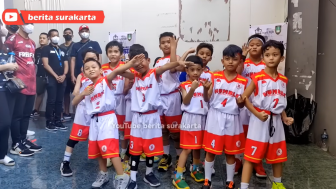 Viral Momen Keakraban Jan Ethes Bersama Teman Setim Basket, Banjir Pujian Publik: Cucu Presiden Merakyat Banget