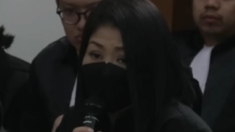 Netizen Heran Putri Candrawathi Pakai Riasan Saat di Sidang: Masih Bisa ke Salon?