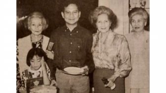 Prabowo Subianto Unggah Foto Sang Ibu, Warganet: Cantik Banget Mamahnya