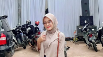 'Cari Mangsa yang Mau Kasi Sertifikat' Penampilan Yessy Tanpa Hijab Bikin Netizen Pangling