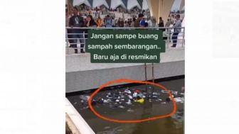 Warganet Geram: Nggak Cuma Jadi Waterboom, Kolam di Masjid Al Jabbar Juga Penuh Sampah