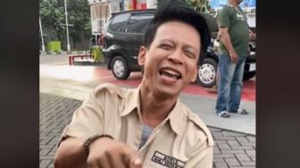 Viral Tukang Reparasi Mirip Ariel Noah, Sampai Disamakan dengan Shahrukh Khan