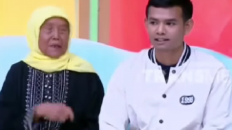 Bantah Mengemis, Sultan Banjir Cuan dari Tiktok Usai Ekploitasi Kakek Nenek Mandi di Kubangan