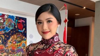 Penampilan Anggun Erina Gudono Rayakan Imlek, Disebut Mirip Princess Mulan Versi Jawa