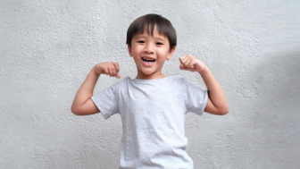 Kocak! Anak Hanung Bramantyo Berambisi Datang Paling Pagi ke Sekolah, Hasilnya Mengejutkan: Gurunya Kalah!