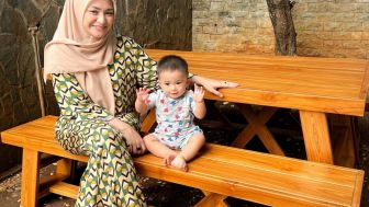 Akrab, Ibu Eny Doakan Nathalie Holscher Cepat Nikah