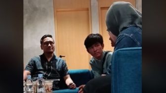 Bertemu Tiko dan Bu Eny, Arie Untung Tanyakan Rencana Nikah