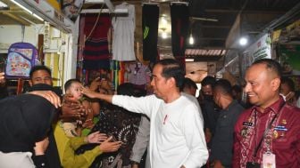 Warga Aceh Ini Girang Usai Dapat Sepeda dari Jokowi