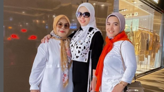 Kompak Kenakan Barang Mewah, Syahrini dan Keluarga Dijuluki Hermes Family