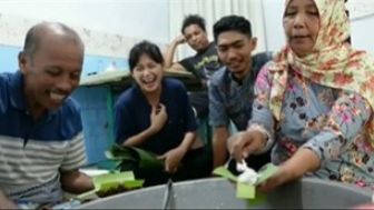 Bahagianya Indah Permatasari Masak Bareng Keluarga Arie Kriting, Netizen Teringat Vanessa Angel