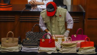 KPK Perlihatkan Sejumlah Tas Mewah Milik Istri Rafael Alun, Dari Merek dan Harga Terbukti Bukan KW