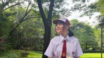 Imutnya Prilly Latuconsina Pakai Seragam dan Foto Bareng Anak SD, Netizen: Masih Cocok!