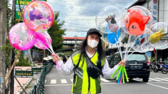 Baim Wong Nyamar Jadi Penjual Balon di Malioboro, Dagangan Cuma Laku 2 Biji