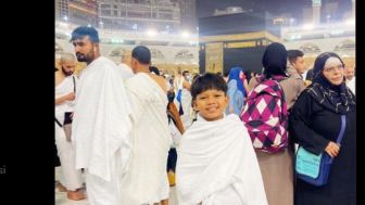 Sempat Ogah Beri Tahu Agamanya, Farel Prayoga Jalani Umrah di Bulan Ramadan